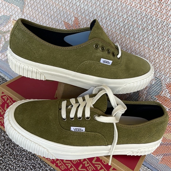 Vans WMNS Authentic 44 L
Anaheim Factory Og Suede
VN0005U4GRN
Sneakers - Picture 11 of 16